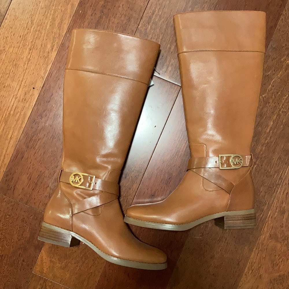 Micheal Kors NWT 6.5 brown leather boots
